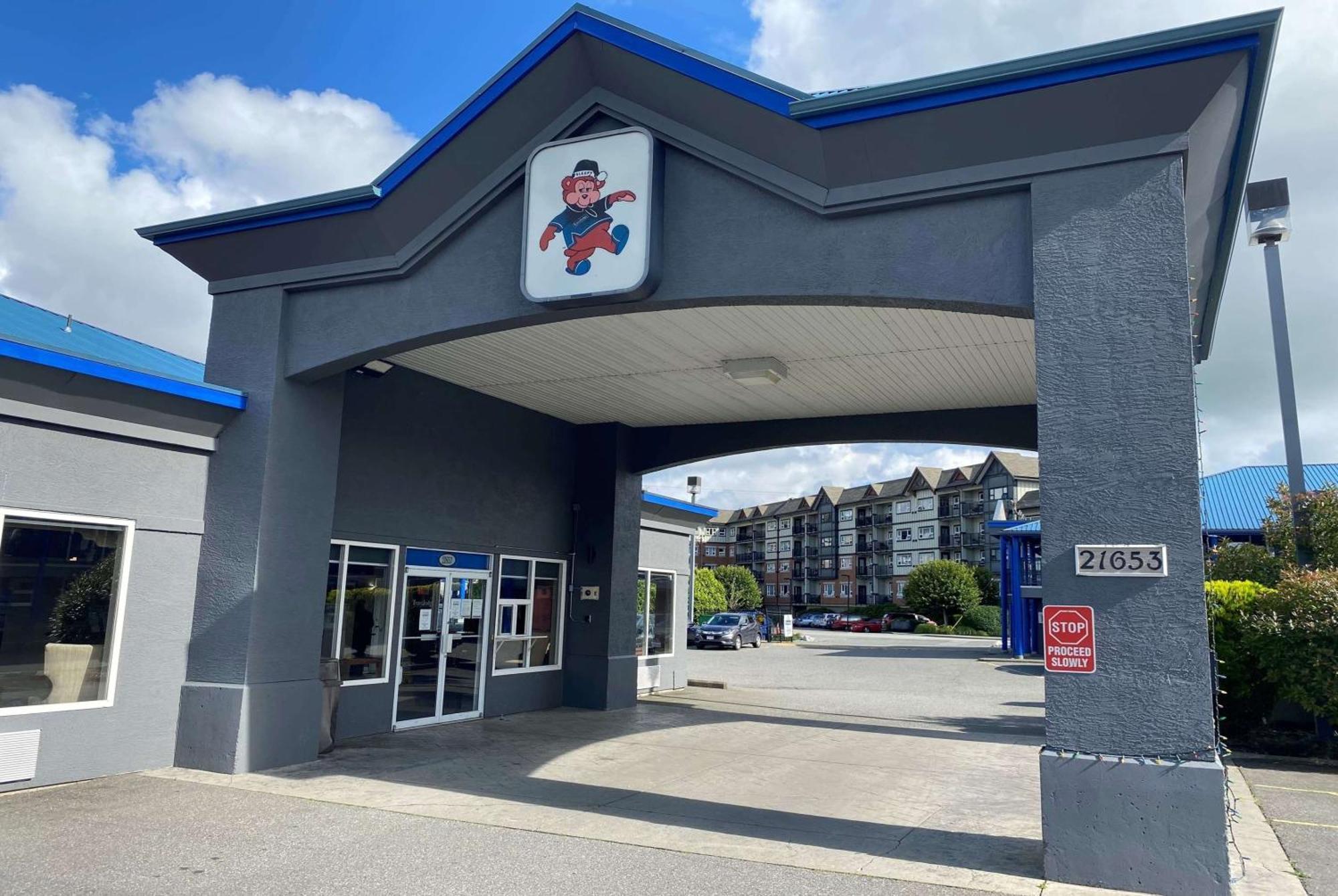 Travelodge By Wyndham Langley Exterior photo